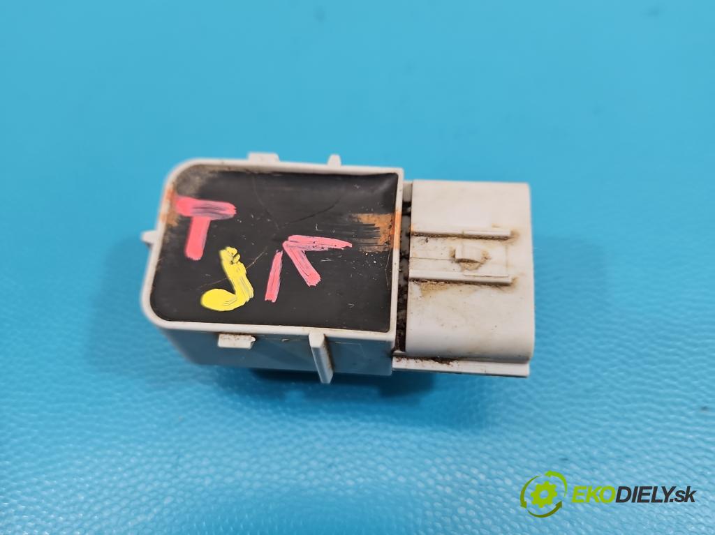 Hyundai Santa Fe III 2012–2018 2.4 GDI 190 hp automatic 140 kW 2359 cm3 5- snímač parkování 95720-2W100