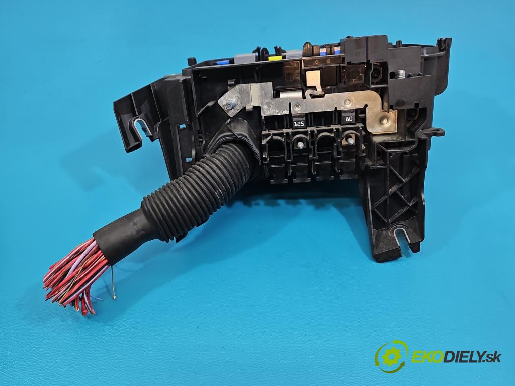 Mercedes A W177 2018- 2.0 T 306KM automatic 225 kW 1991 cm3 4- skříňka pojistková A1775404307 (Pojistková skříňka)