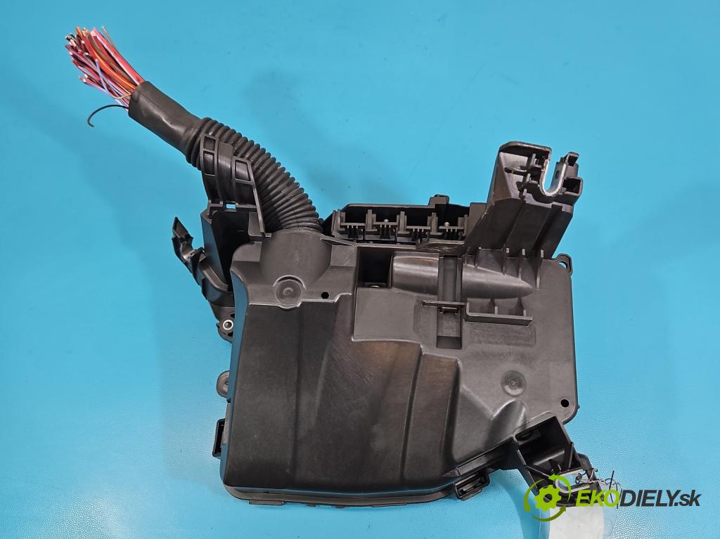 Mercedes A W177 2018- 2.0 T 306KM automatic 225 kW 1991 cm3 4- skříňka pojistková A1775404307 (Pojistková skříňka)