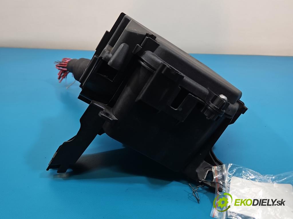 Mercedes A W177 2018- 2.0 T 306KM automatic 225 kW 1991 cm3 4- skříňka pojistková A1775404307 (Pojistková skříňka)