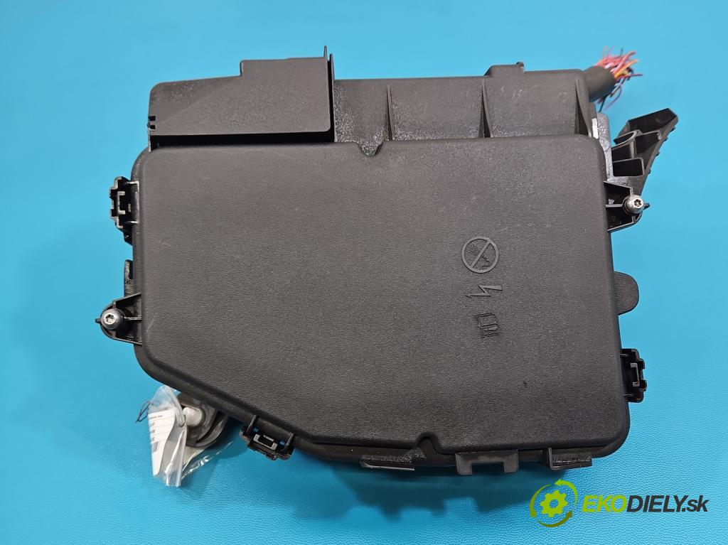 Mercedes A W177 2018- 2.0 T 306KM automatic 225 kW 1991 cm3 4- skříňka pojistková A1775404307 (Pojistková skříňka)
