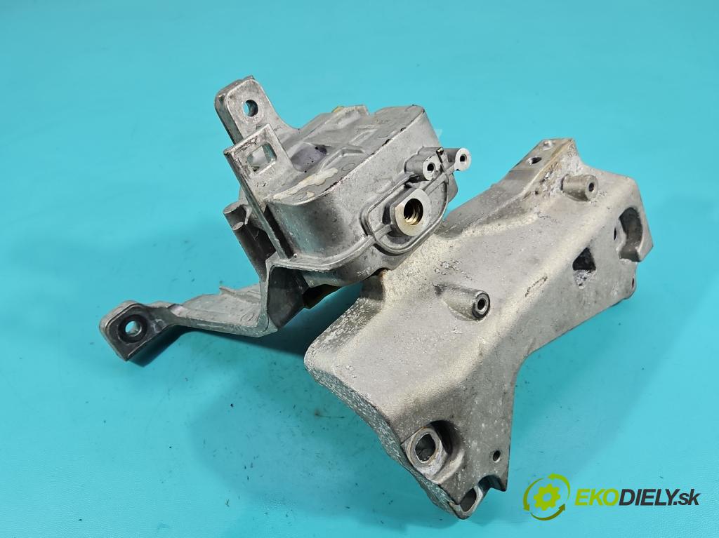 Mercedes A W177 2018- 2.0 T 306KM automatic 225 kW 1991 cm3 4- airbag motora A2472405700 (Držiak motora)