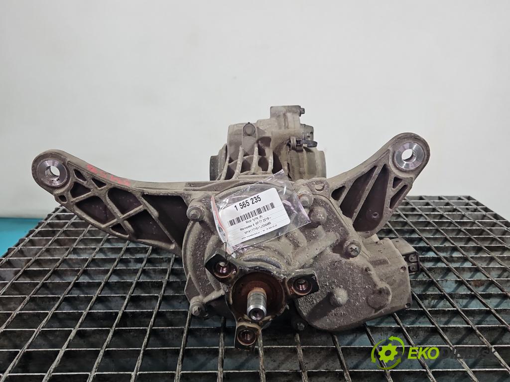 Mercedes A W177 2018- 2.0 T 306KM automatic 225 kW 1991 cm3 4- Most: zadní: A2473505104