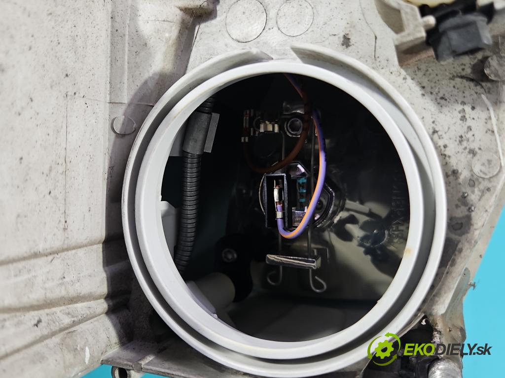 Skoda Octavia II 2004-2013 1.9 tdi 105 HP manual 77 kW 1896 cm3 5- Reflektor: pravý  (Svetlo predné pravé)