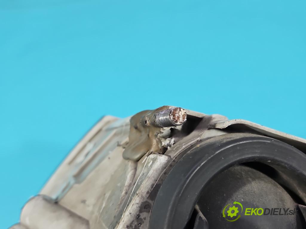 Skoda Octavia II 2004-2013 1.9 tdi 105 HP manual 77 kW 1896 cm3 5- Reflektor: pravý  (Svetlo predné pravé)