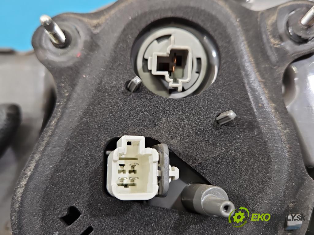 Toyota Corolla E16/E18  2013-2019 1.6 16V 132  HP manual 97 kW 1598 cm3 4- svetlo / reflektor zadné ľavé 81560-02A80 (Kľučka dverí ostatné)