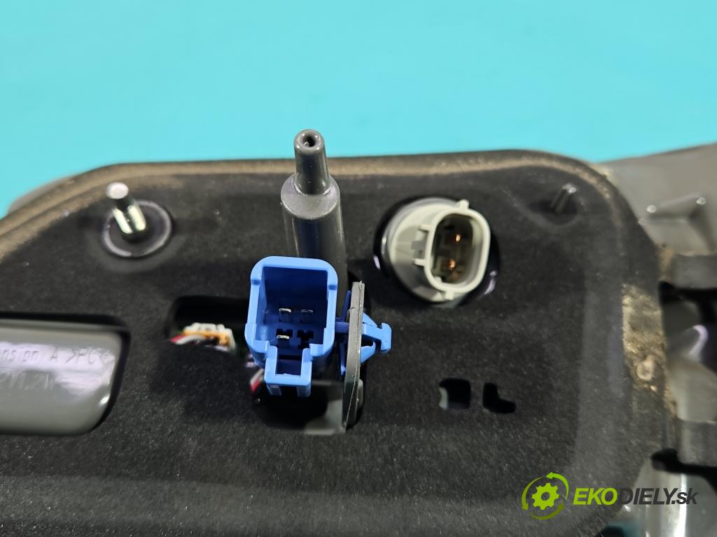 Toyota Corolla E16/E18  2013-2019 1.6 16V 132  HP manual 97 kW 1598 cm3 4- svetlo / reflektor zadné ľavé 81590-02A20 (Kľučka dverí ostatné)