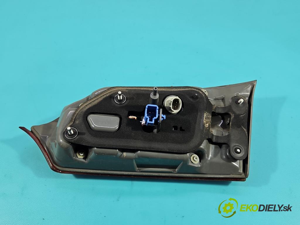 Toyota Corolla E16/E18  2013-2019 1.6 16V 132  HP manual 97 kW 1598 cm3 4- svetlo / reflektor zadné ľavé 81590-02A20 (Kľučka dverí ostatné)