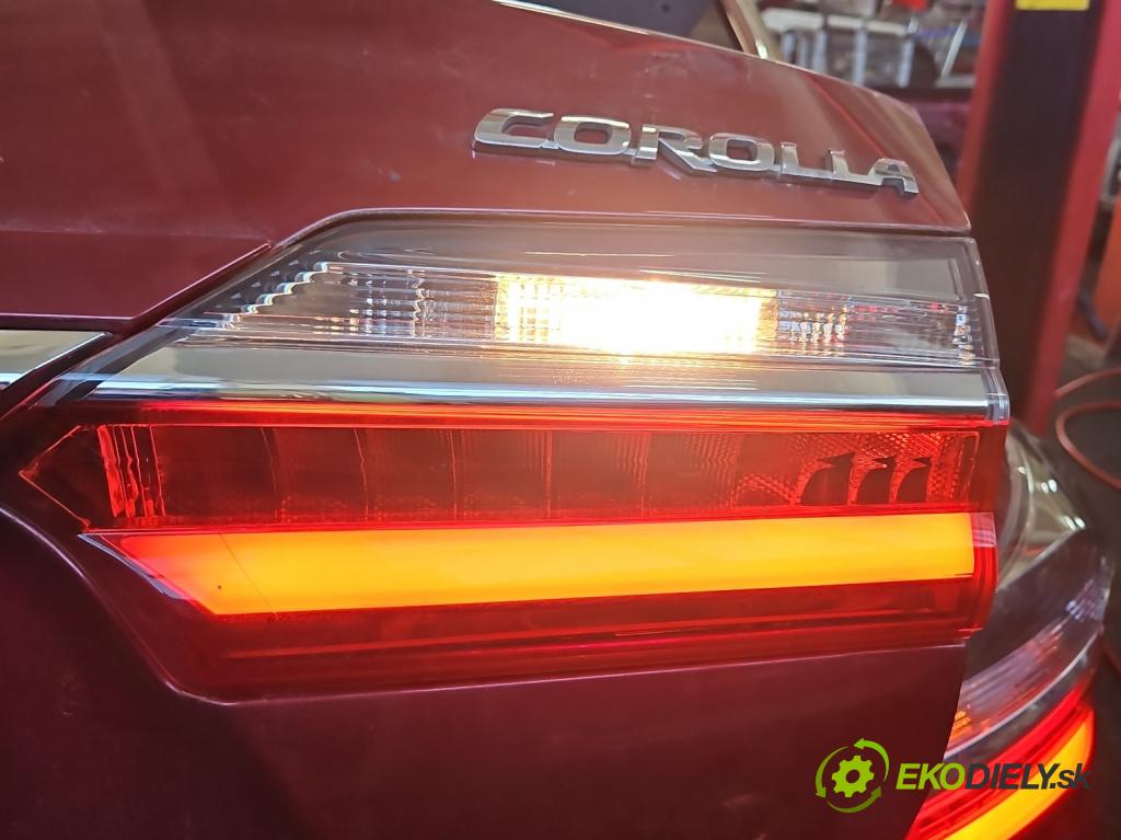 Toyota Corolla E16/E18  2013-2019 1.6 16V 132  HP manual 97 kW 1598 cm3 4- svetlo / reflektor zadné pravé 81580-02A30 (Kľučka dverí ostatné)