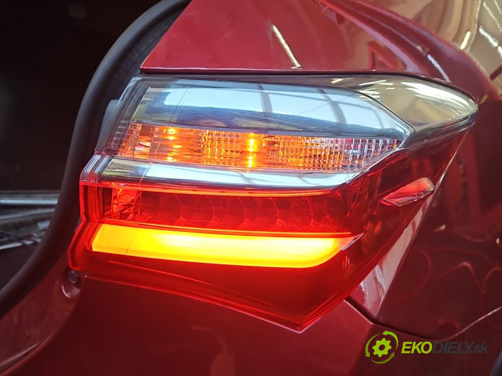 Toyota Corolla E16/E18  2013-2019 1.6 16V 132  HP manual 97 kW 1598 cm3 4- svetlo / reflektor zadné pravé 81550-02A80 (Kľučka dverí ostatné)
