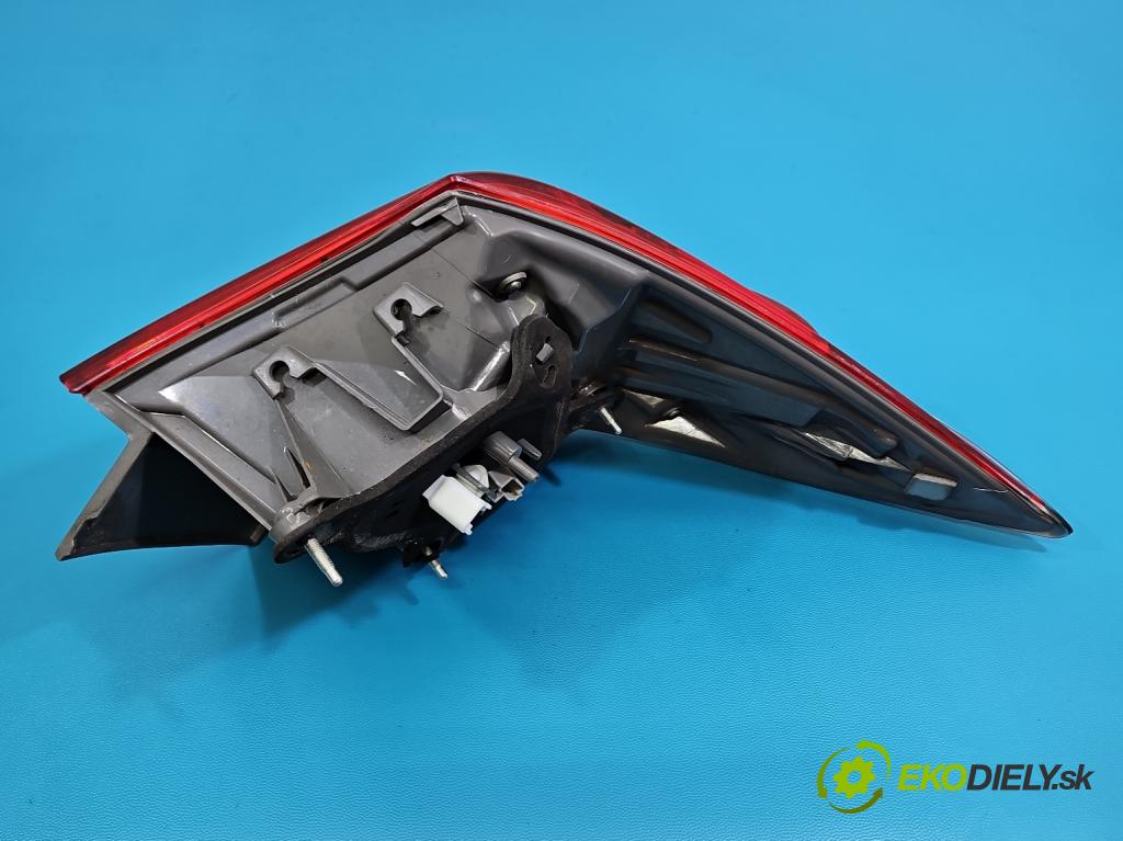 Toyota Corolla E16/E18  2013-2019 1.6 16V 132  HP manual 97 kW 1598 cm3 4- svetlo / reflektor zadné pravé 81550-02A80 (Kľučka dverí ostatné)