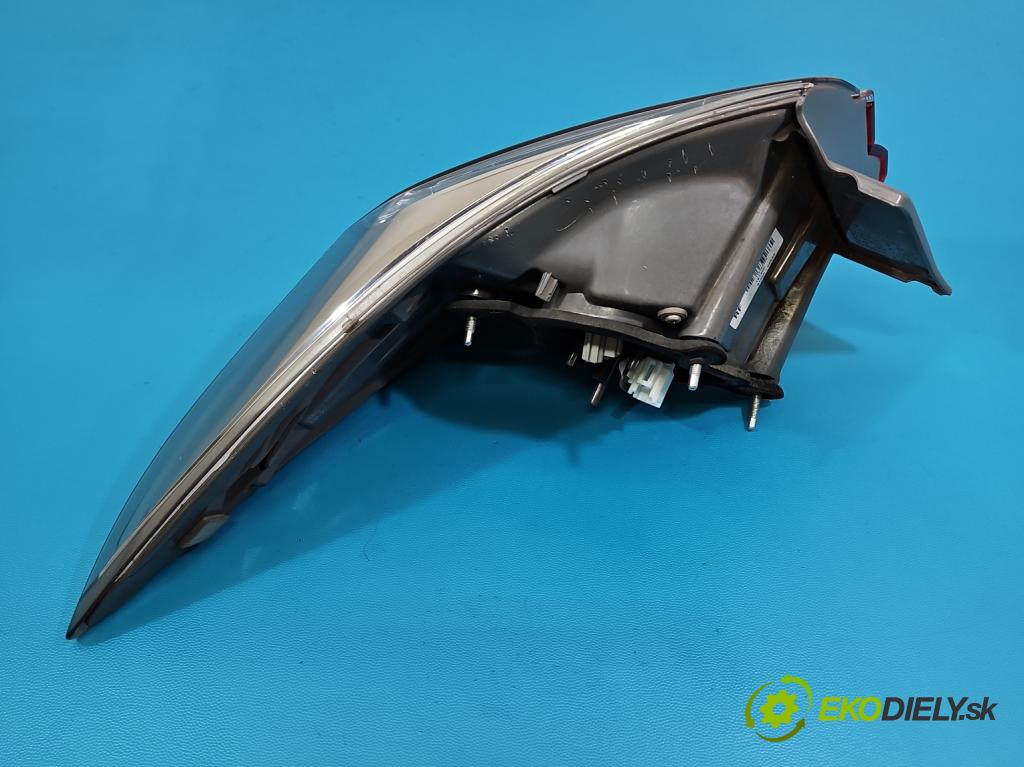 Toyota Corolla E16/E18  2013-2019 1.6 16V 132  HP manual 97 kW 1598 cm3 4- svetlo / reflektor zadné pravé 81550-02A80 (Kľučka dverí ostatné)