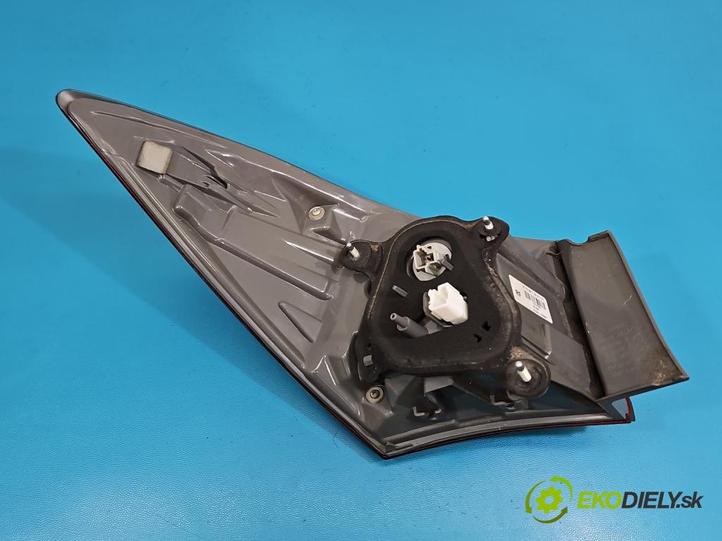 Toyota Corolla E16/E18  2013-2019 1.6 16V 132  HP manual 97 kW 1598 cm3 4- svetlo / reflektor zadné pravé 81550-02A80 (Kľučka dverí ostatné)