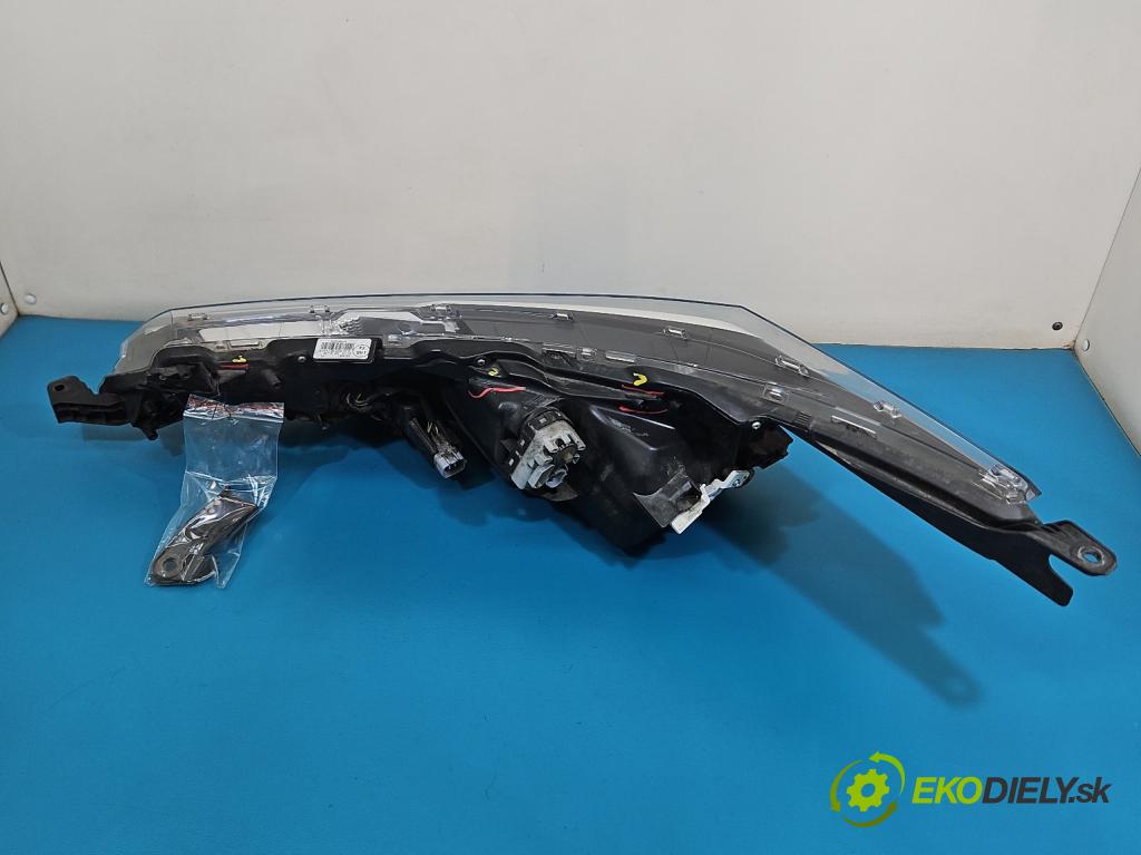 Toyota Corolla E16/E18  2013-2019 1.6 16V 132  HP manual 97 kW 1598 cm3 4- Reflektor: pravý 223357572 (Svetlo predné pravé)