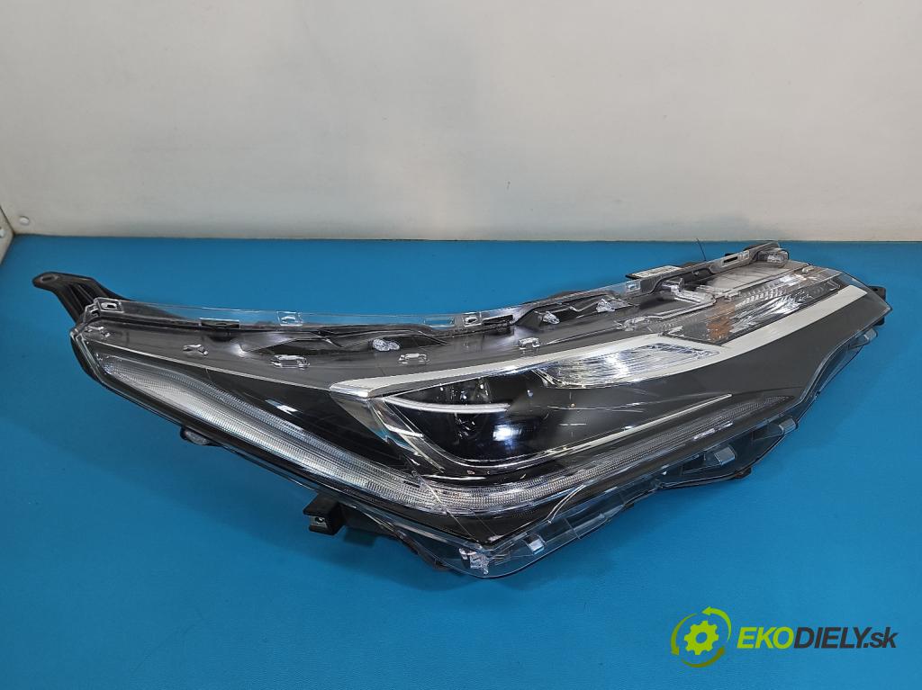 Toyota Corolla E16/E18  2013-2019 1.6 16V 132  HP manual 97 kW 1598 cm3 4- Reflektor: pravý 223357572 (Svetlo predné pravé)