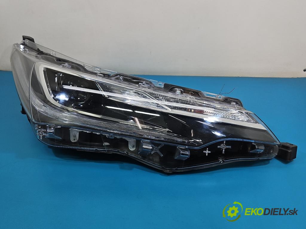 Toyota Corolla E16/E18  2013-2019 1.6 16V 132  HP manual 97 kW 1598 cm3 4- Reflektor: pravý 223357572 (Svetlo predné pravé)
