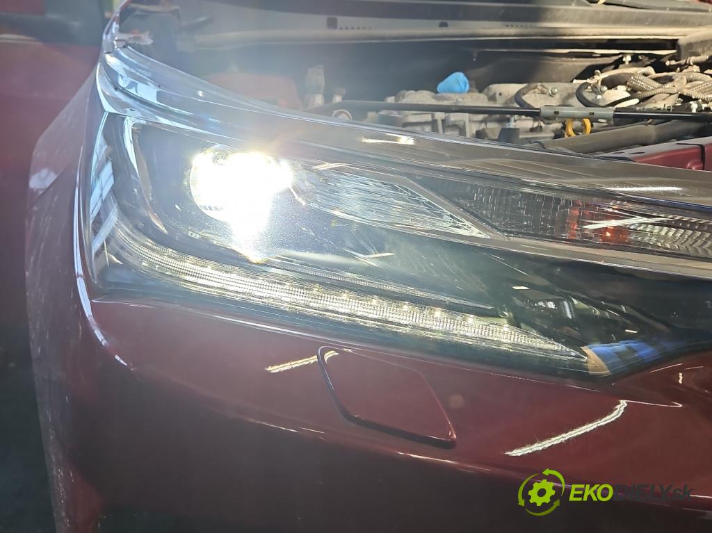 Toyota Corolla E16/E18  2013-2019 1.6 16V 132  HP manual 97 kW 1598 cm3 4- Reflektor: pravý 223357572 (Svetlo predné pravé)