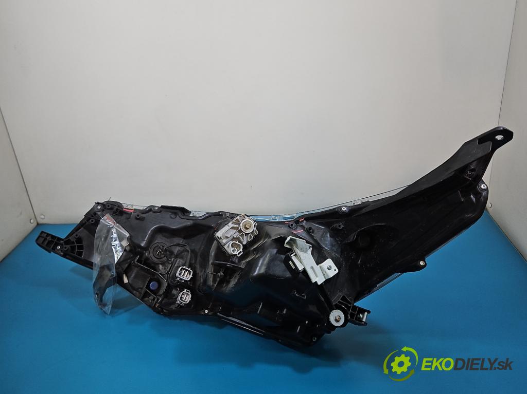 Toyota Corolla E16/E18  2013-2019 1.6 16V 132  HP manual 97 kW 1598 cm3 4- Reflektor: pravý 223357572 (Svetlo predné pravé)