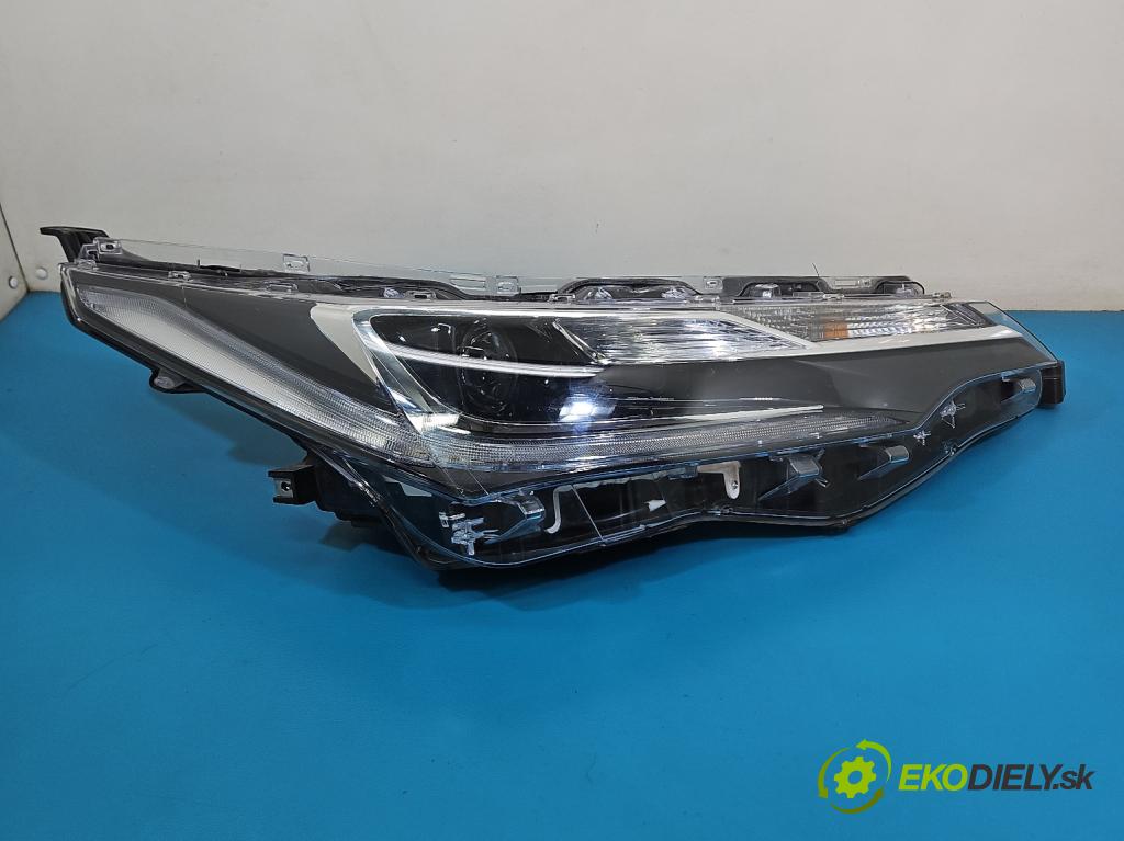 Toyota Corolla E16/E18  2013-2019 1.6 16V 132  HP manual 97 kW 1598 cm3 4- Reflektor: pravý 223357572 (Svetlo predné pravé)