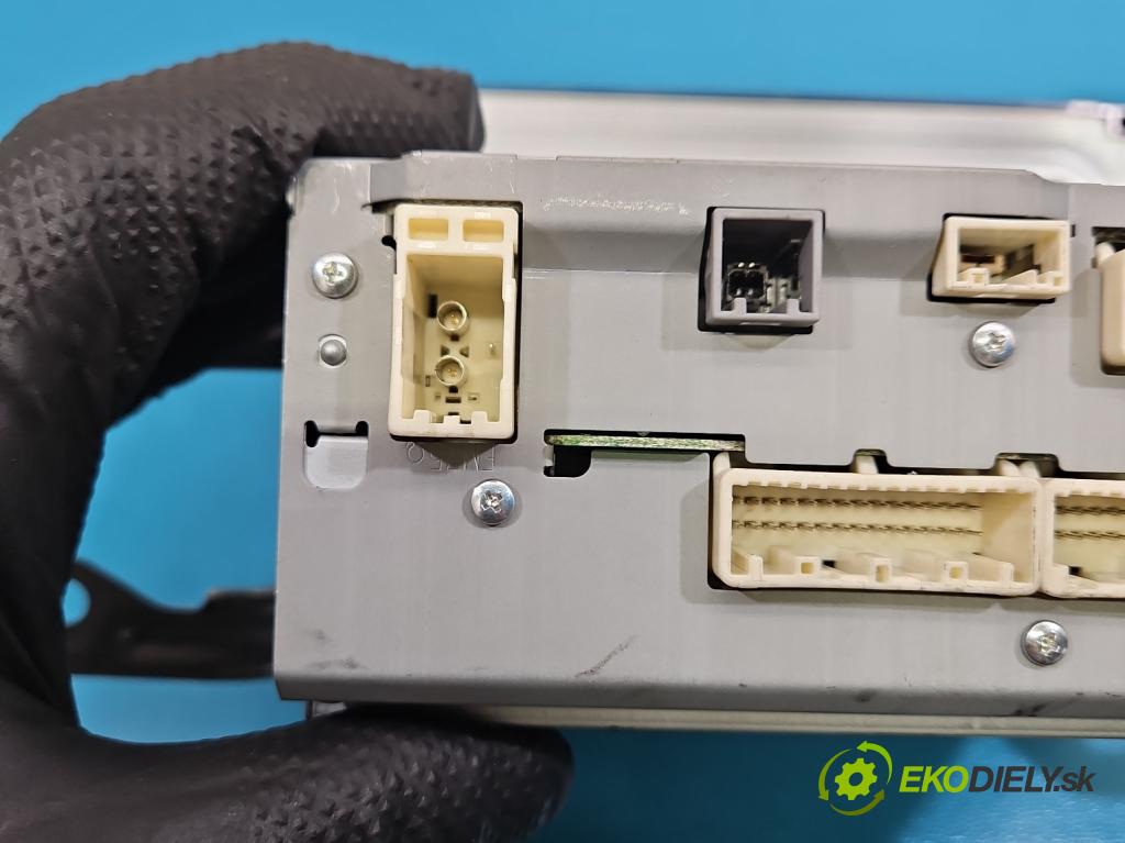 Toyota Corolla E16/E18  2013-2019 1.6 16V 132  HP manual 97 kW 1598 cm3 4- Radio originál 86140-02480