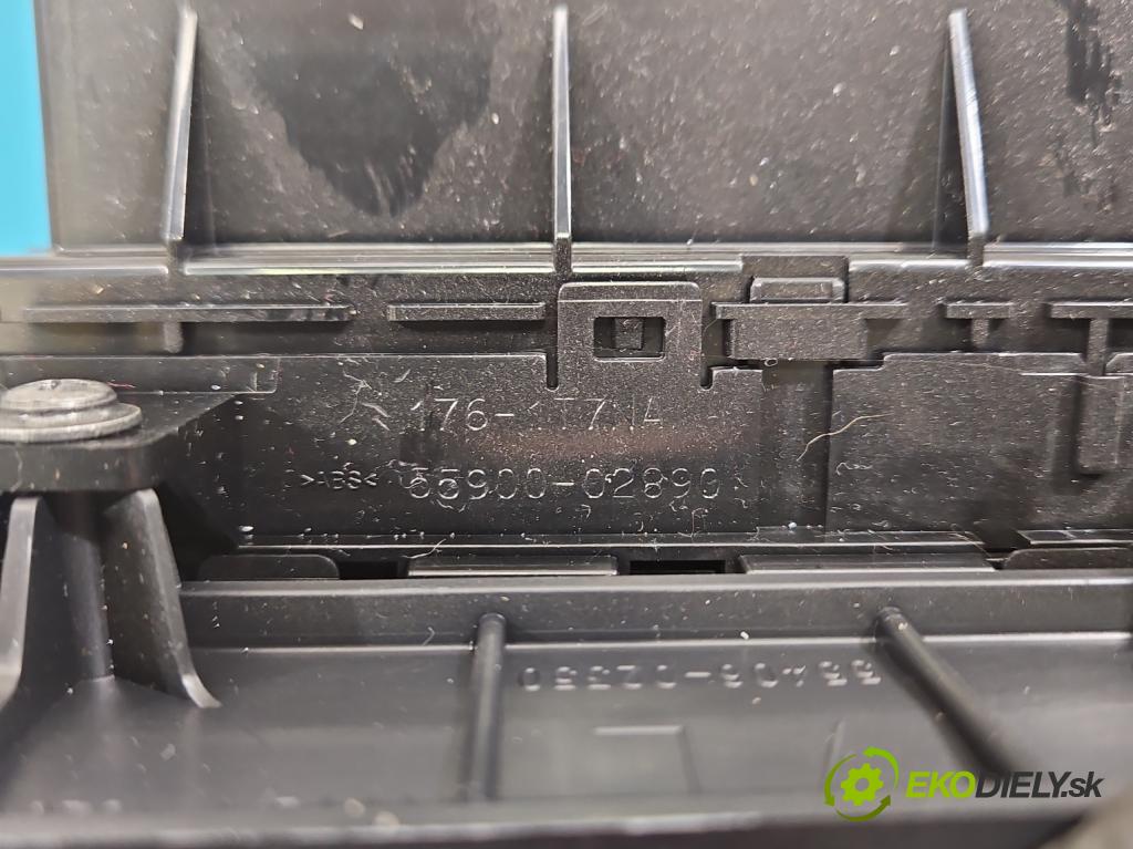 Toyota Corolla E16/E18  2013-2019 1.6 16V 132 hp manual 97 kW 1598 cm3 4- palubní deska panel topení 55900-02890