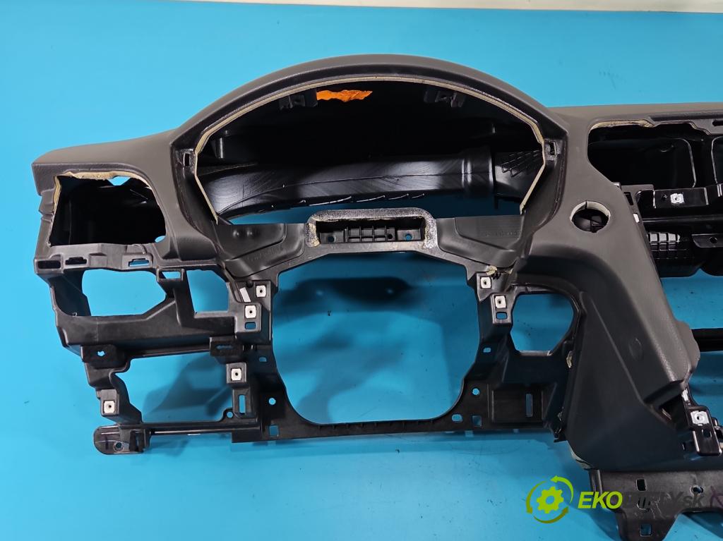 Ford Mondeo Mk5 2014-2022 2.0 16V 140 HP automatic 103 kW 1999 cm3 4- kokpit,pristrojová doska rozdeľovacia DS73-F04290-A