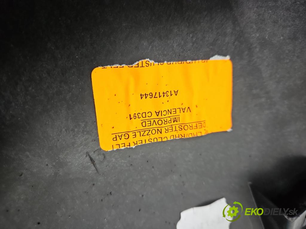 Ford Mondeo Mk5 2014-2022 2.0 16V 140 HP automatic 103 kW 1999 cm3 4- kokpit,pristrojová doska rozdeľovacia DS73-F04290-A