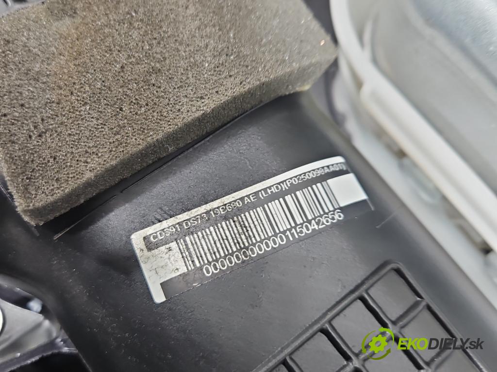 Ford Mondeo Mk5 2014-2022 2.0 16V 140 HP automatic 103 kW 1999 cm3 4- kokpit,pristrojová doska rozdeľovacia DS73-F04290-A