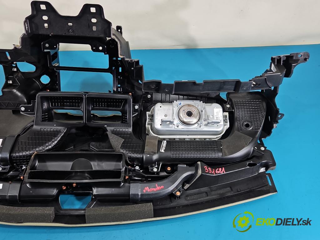 Ford Mondeo Mk5 2014-2022 2.0 16V 140 HP automatic 103 kW 1999 cm3 4- kokpit,pristrojová doska rozdeľovacia DS73-F04290-A