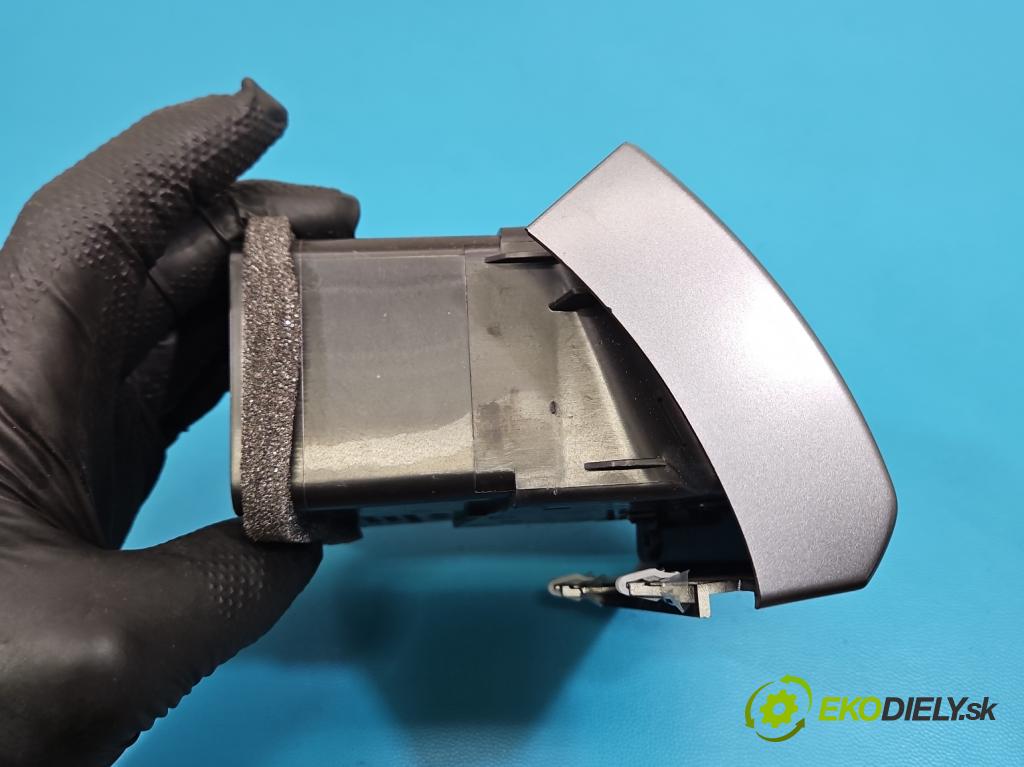 Ford Mondeo Mk5 2014-2022 2.0 16V 140 HP automatic 103 kW 1999 cm3 4- Mřížka: kúrenia ostatné DS73-F018B09-B