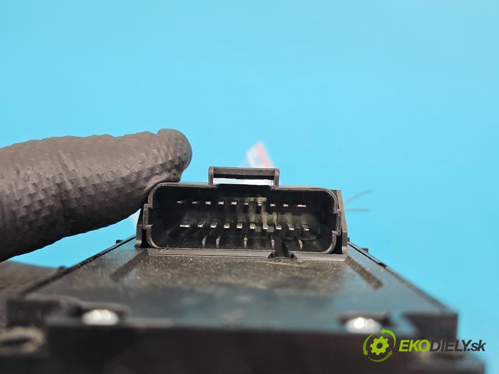 Ford Mondeo Mk5 2014-2022 2.0 16V 140 HP automatic 103 kW 1999 cm3 4- prepínač ostatné DG9T-14A701-AE