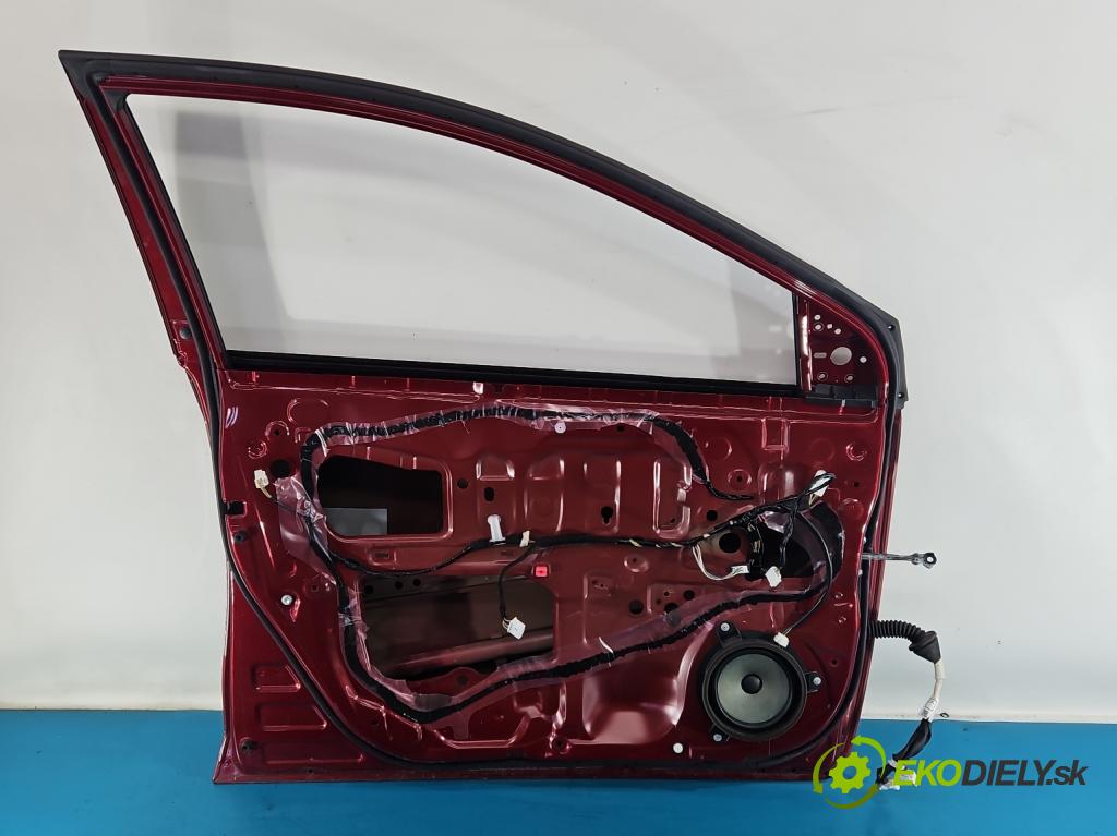 Toyota Corolla E16/E18  2013-2019 1.6 16V 132  HP manual 97 kW 1598 cm3 4- dvere predné ľavé  (Kľučka dverí ostatné)