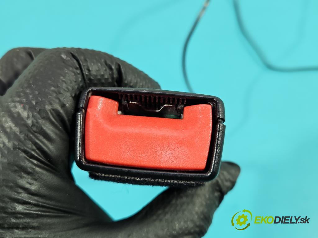 Ford Focus Mk3 2010-2018 1.6 tdci 105 hp manual 77 kW 1560 cm3 5- stěna bezpečnost přední pravý BM51-61294-ACW