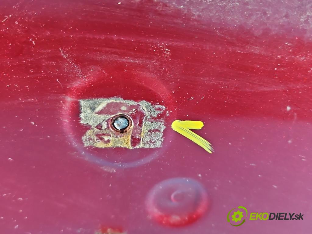 Toyota Corolla E16/E18  2013-2019 1.6 16V 132  HP manual 97 kW 1598 cm3 4- zadna kufor  (Kapota zadná (kufor))