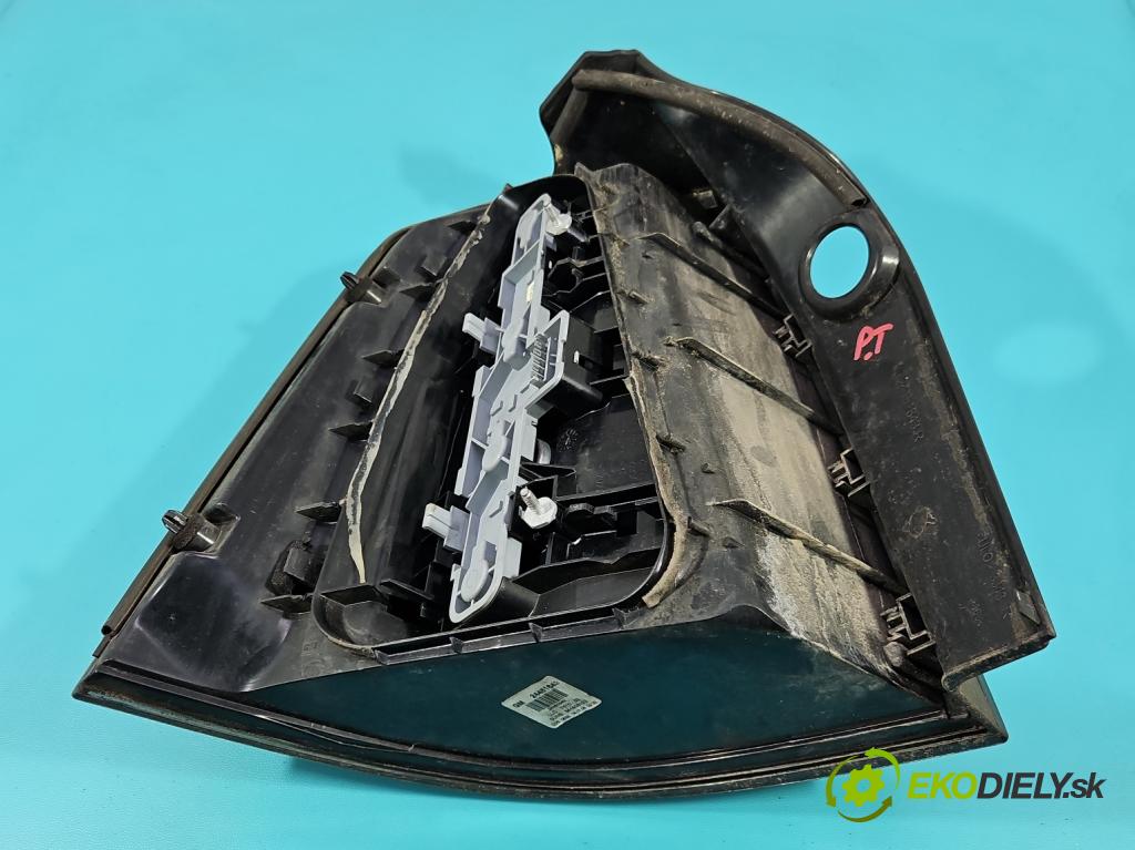 Opel Zafira B 2005-2014 1.9 cdti 120 HP manual 88 kW 1910 cm3 5- svetlo / reflektor zadné pravé 24451843R (Kľučka dverí ostatné)