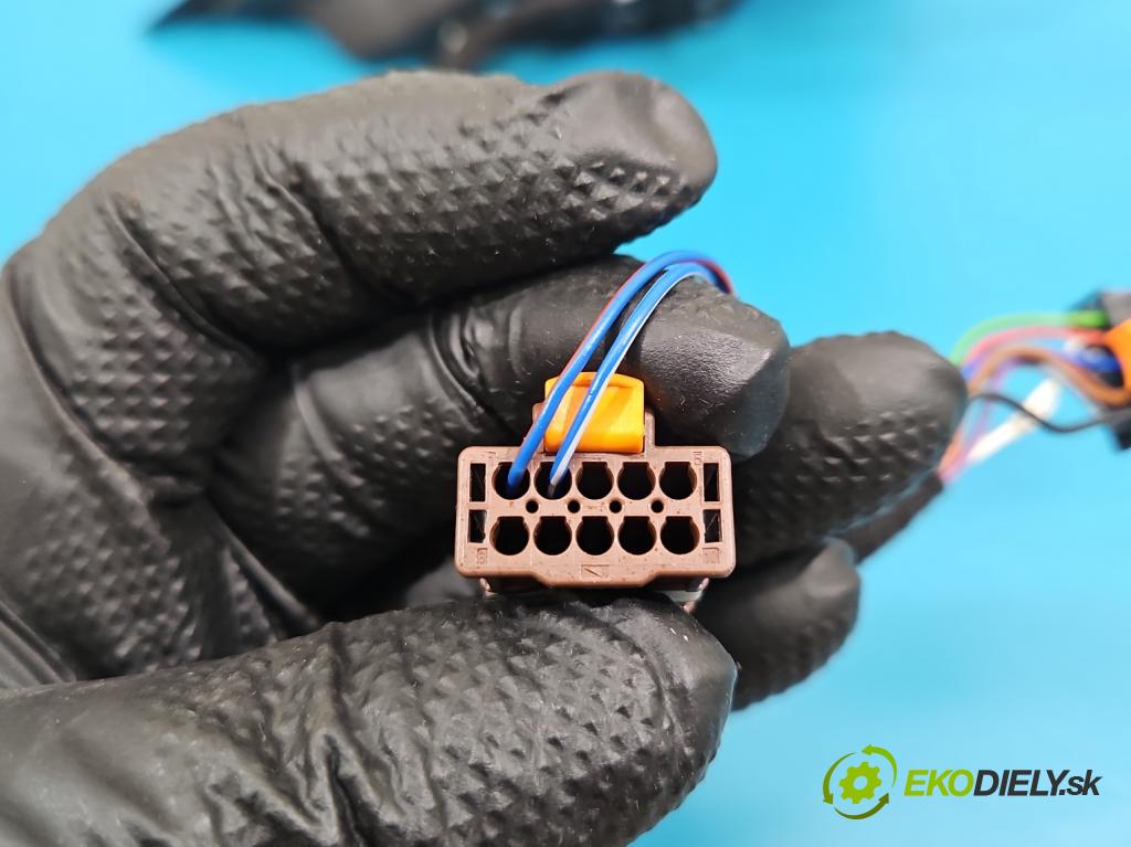 Peugeot 508 II 2018- 1.6 16V 181KM automatic 133 kW 1598 cm3 5- zrkadlo pravé 98170470KL (Kľučka dverí ostatné)