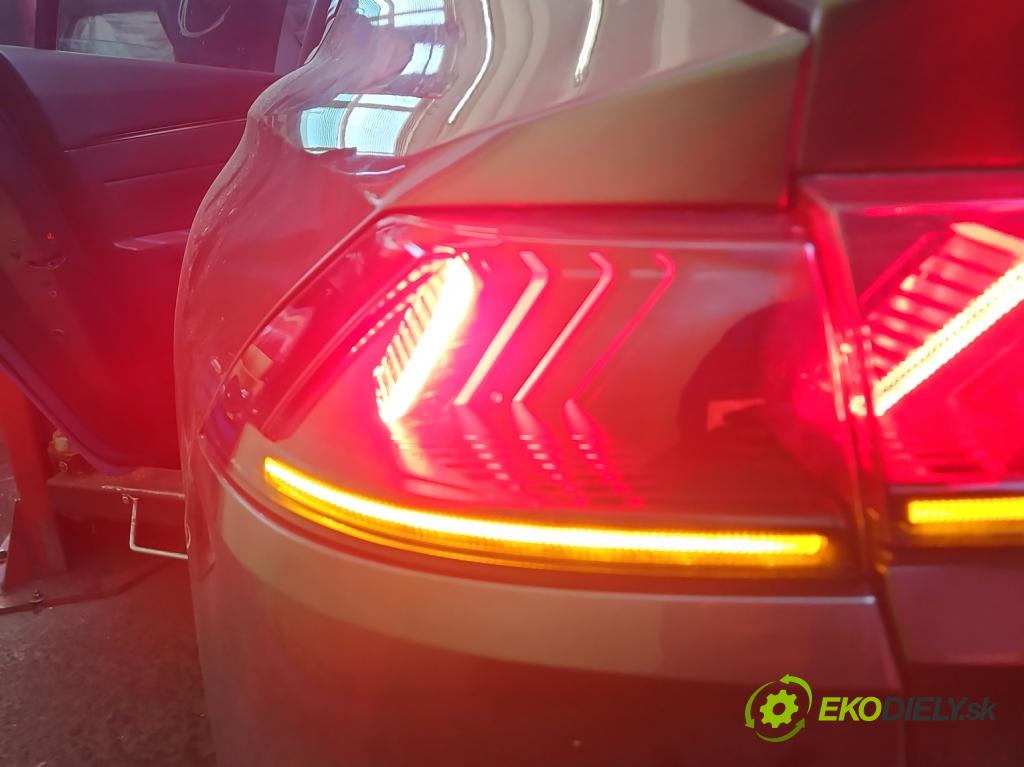 Peugeot 508 II 2018- 1.6 16V 181KM automatic 133 kW 1598 cm3 5- svetlo / reflektor zadné ľavé 9813508680 (Kľučka dverí ostatné)