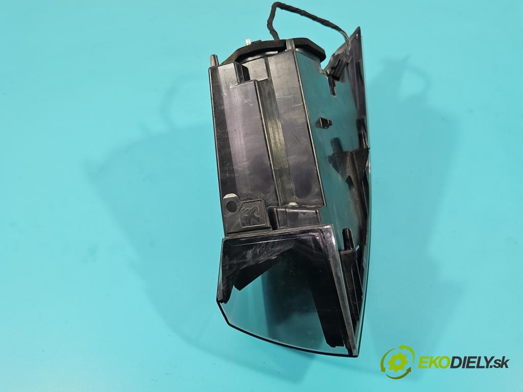 Peugeot 508 II 2018- 1.6 16V 181KM automatic 133 kW 1598 cm3 5- svetlo / reflektor zadné ľavé 9813508680 (Kľučka dverí ostatné)