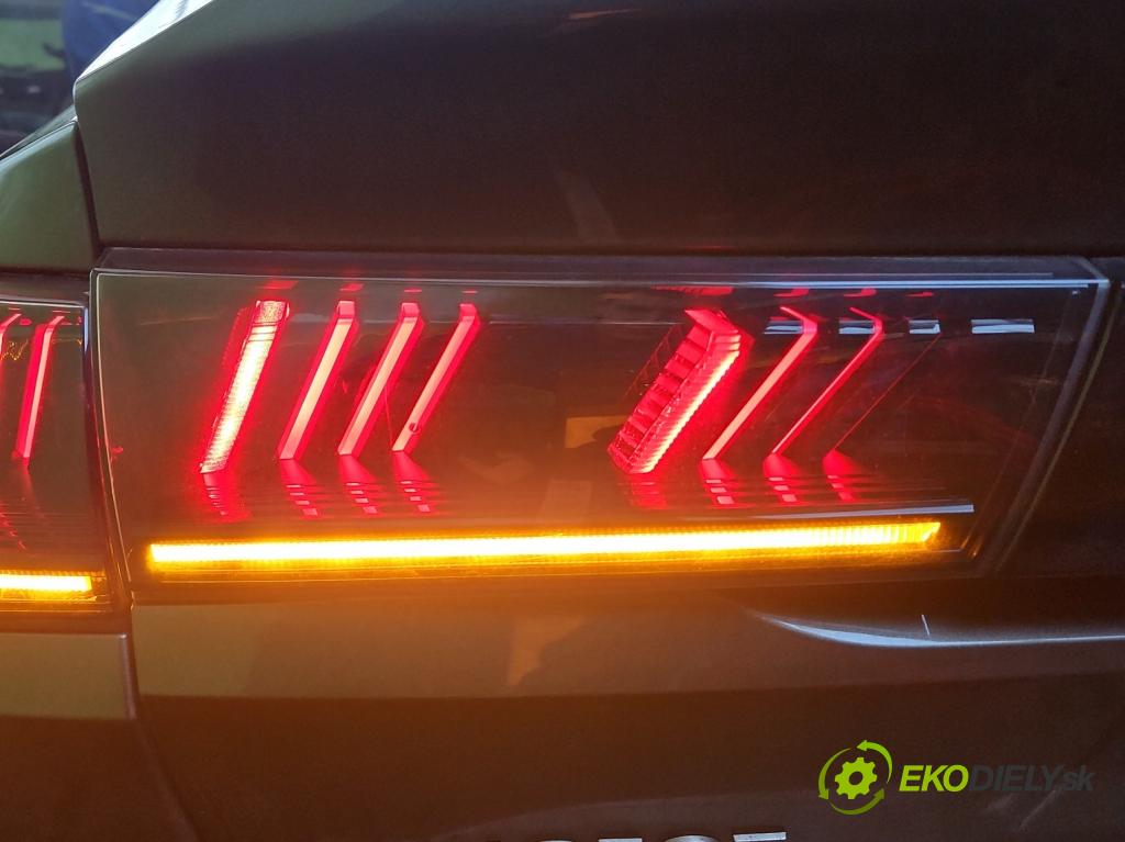 Peugeot 508 II 2018- 1.6 16V 181KM automatic 133 kW 1598 cm3 5- svetlo / reflektor zadné ľavé 9813508280 (Kľučka dverí ostatné)