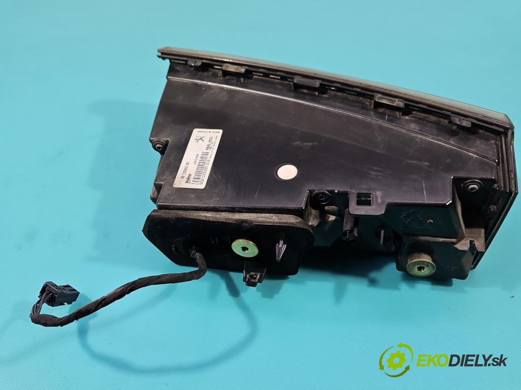 Peugeot 508 II 2018- 1.6 16V 181KM automatic 133 kW 1598 cm3 5- svetlo / reflektor zadné ľavé 9813508280 (Kľučka dverí ostatné)