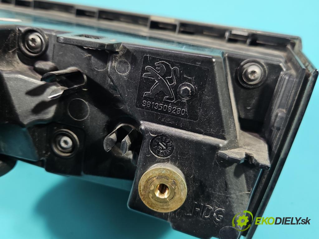 Peugeot 508 II 2018- 1.6 16V 181KM automatic 133 kW 1598 cm3 5- svetlo / reflektor zadné ľavé 9813508280 (Kľučka dverí ostatné)