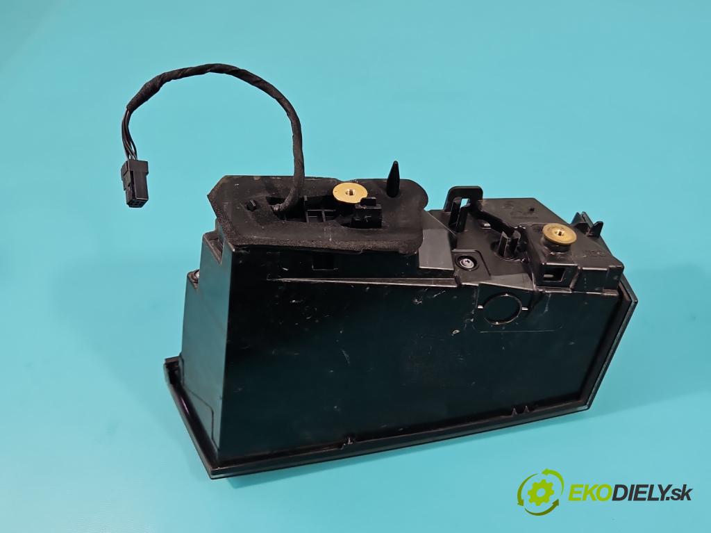 Peugeot 508 II 2018- 1.6 16V 181KM automatic 133 kW 1598 cm3 5- svetlo / reflektor zadné ľavé 9813508280 (Kľučka dverí ostatné)