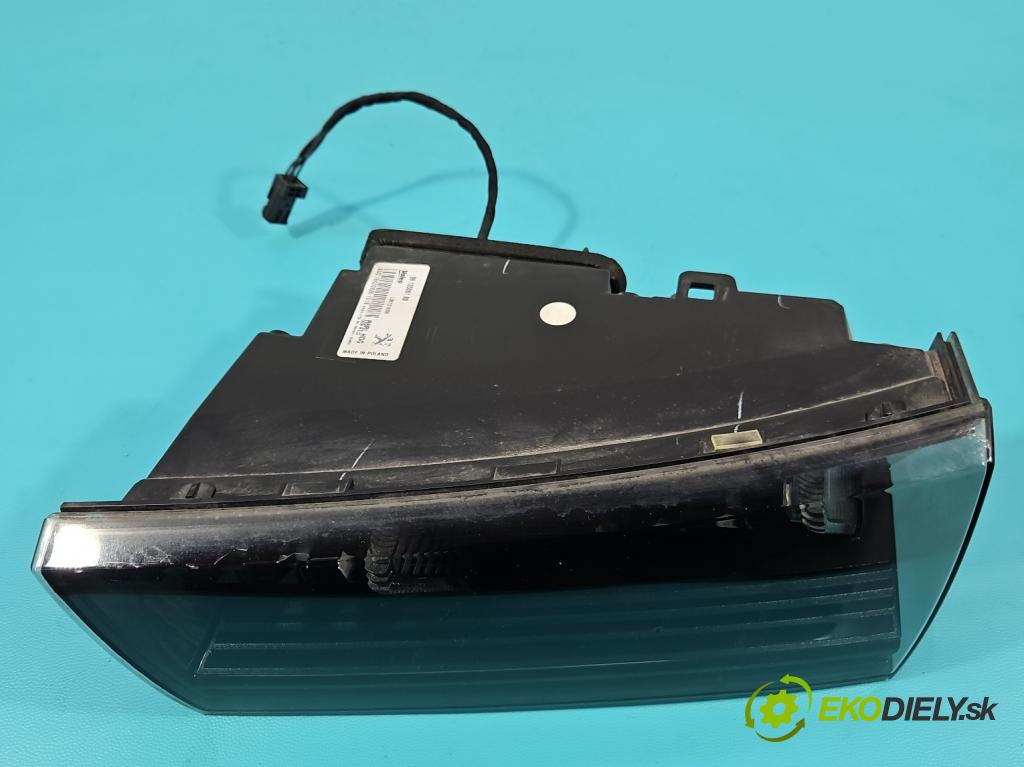 Peugeot 508 II 2018- 1.6 16V 181KM automatic 133 kW 1598 cm3 5- svetlo / reflektor zadné pravé 9813508180 (Kľučka dverí ostatné)