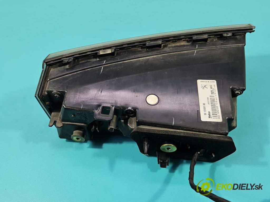 Peugeot 508 II 2018- 1.6 16V 181KM automatic 133 kW 1598 cm3 5- svetlo / reflektor zadné pravé 9813508180 (Kľučka dverí ostatné)