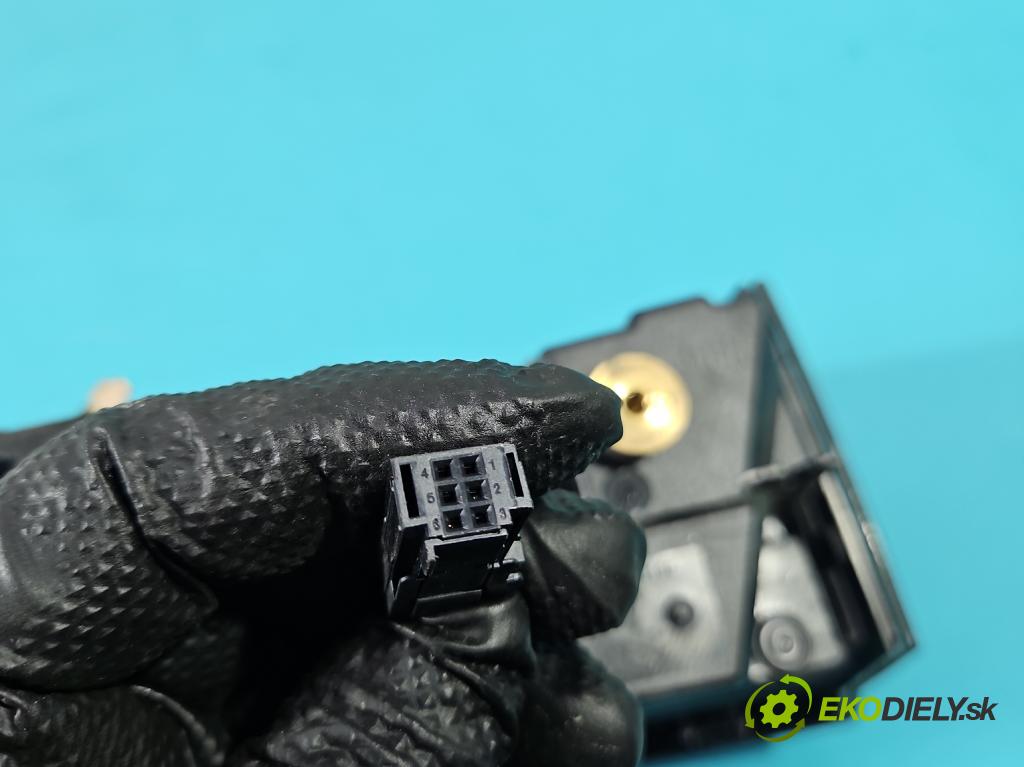 Peugeot 508 II 2018- 1.6 16V 181KM automatic 133 kW 1598 cm3 5- svetlo / reflektor zadné pravé 9813508180 (Kľučka dverí ostatné)