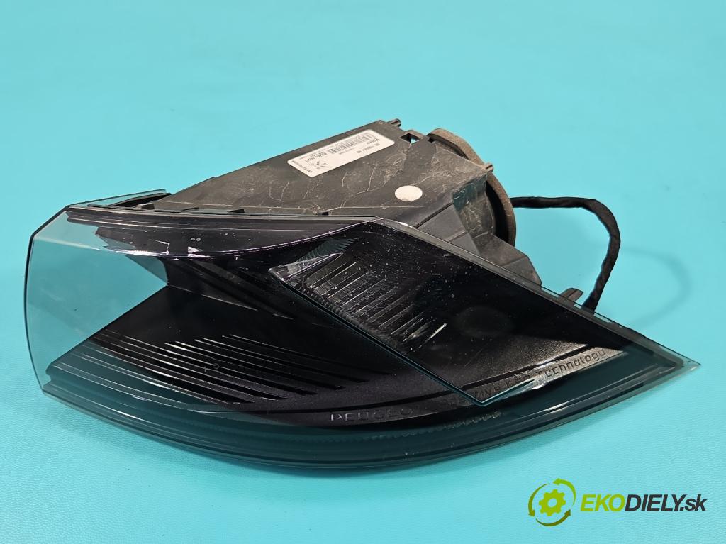 Peugeot 508 II 2018- 1.6 16V 181KM automatic 133 kW 1598 cm3 5- svetlo / reflektor zadné pravé 9813508480 (Kľučka dverí ostatné)