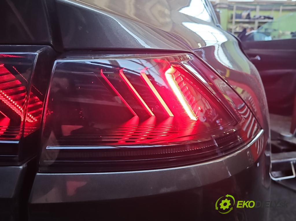 Peugeot 508 II 2018- 1.6 16V 181KM automatic 133 kW 1598 cm3 5- svetlo / reflektor zadné pravé 9813508480 (Kľučka dverí ostatné)