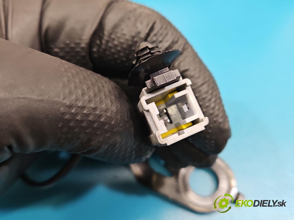 Peugeot 301 1.6 hdi 99 hp manual 73 kW 1560 cm3 4- stěna bezpečnost přední levý 98036065XX