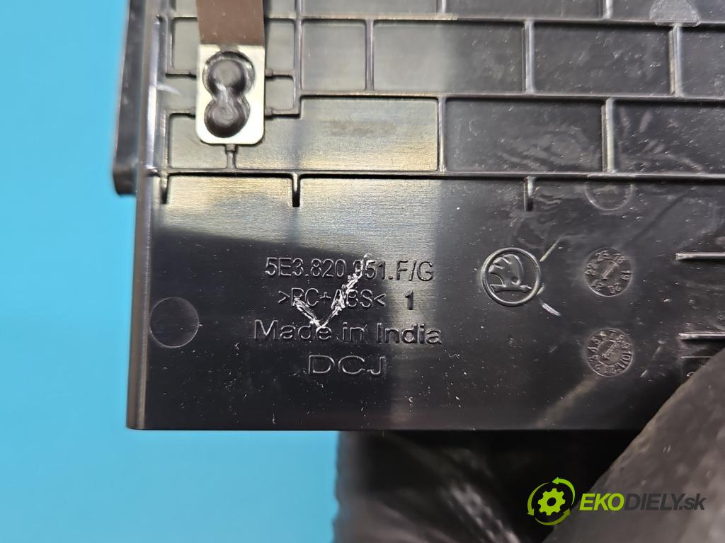 Skoda Octavia IV 2019- 2.0 TDI 116 HP manual 85 kW 1968 cm3 5- Mřížka: kúrenia stredová 5E3820951F (Mriežka kúrenia (fukár))
