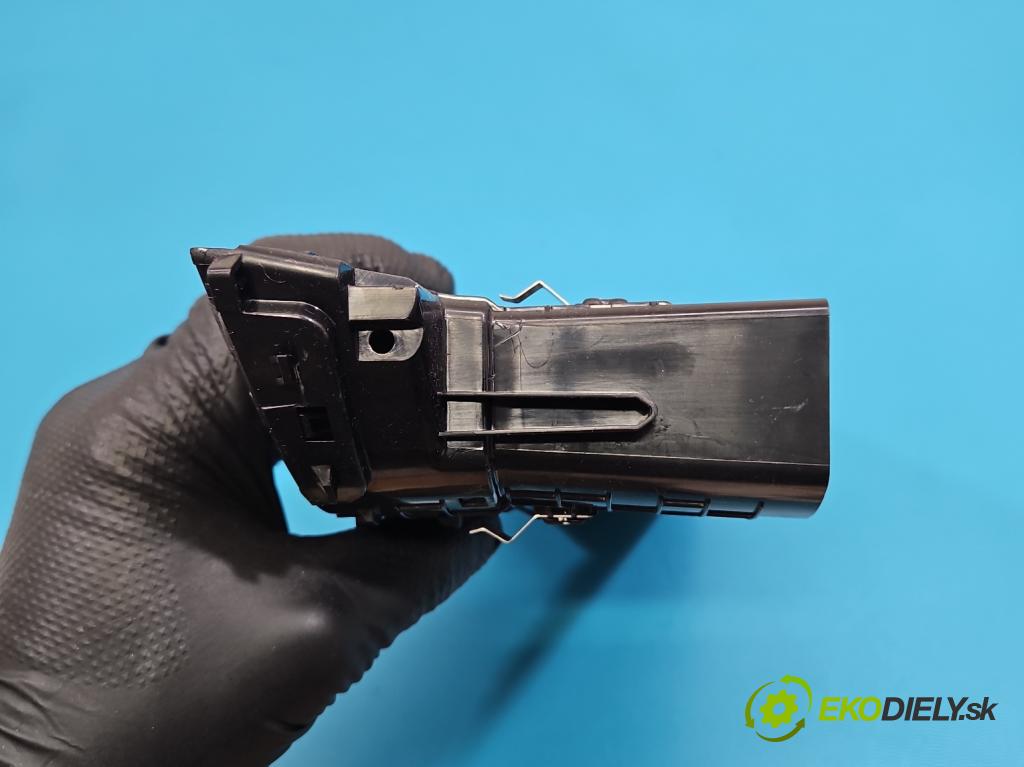 Skoda Octavia IV 2019- 2.0 TDI 116 HP manual 85 kW 1968 cm3 5- Mřížka: kúrenia stredová 5E3820951F (Mriežka kúrenia (fukár))